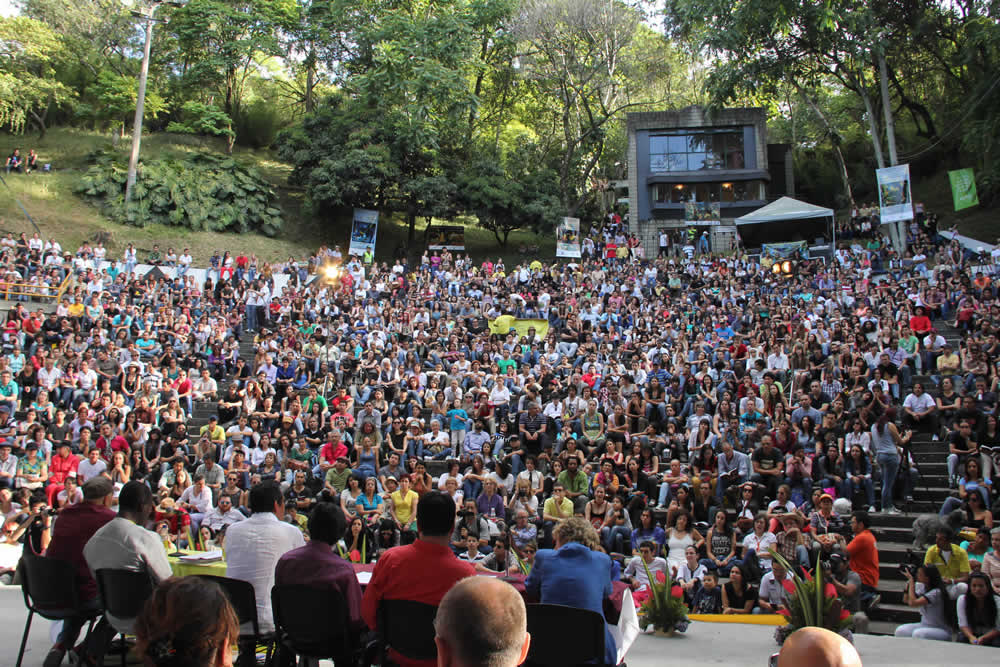 Plano general del acto. © #24FIPM. Photo: Natalia Rendón
