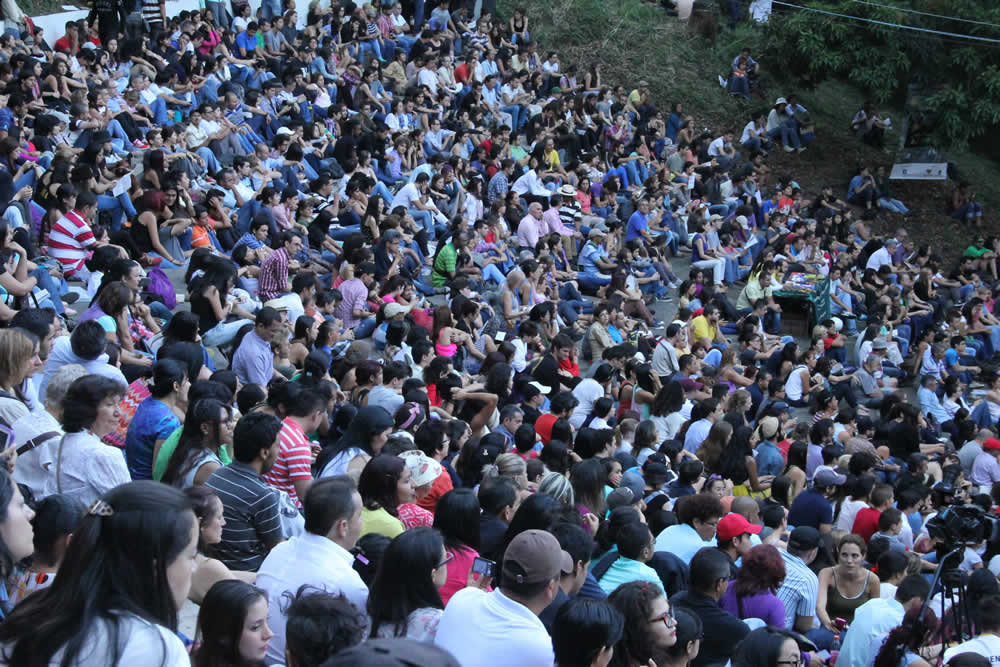 Público del Festival Internacional de Poesía de Medellín. © #24FIPM. Photo: Natalia Rendón