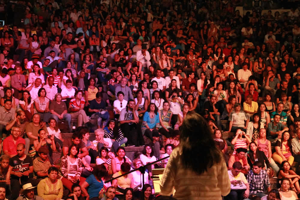 Toma general de los asistentes en la lectura de Joy Harjo. © #24FIPM. Photo: Natalia Rendón
