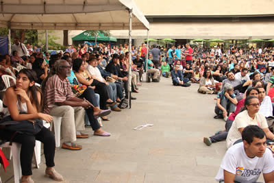 Grupo de poetas invitados. © #25FIPM. Natalia Rendón