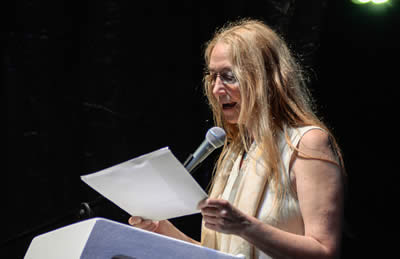 Lectura de Kate Newmann (Irlanda del Norte). © #25FIPM. Photo: Sara Marin