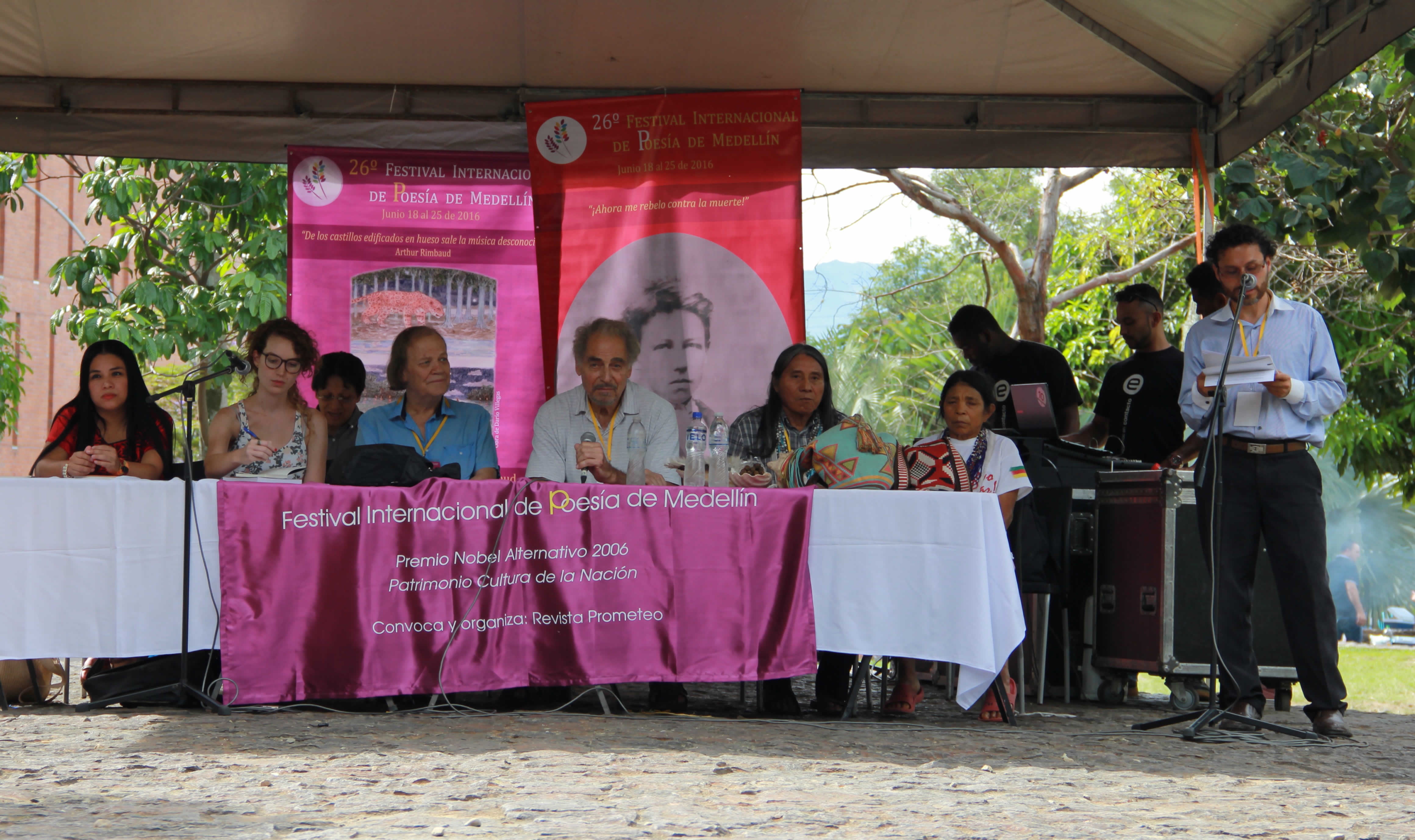Mikeas Sánchez (Nación Zoque, México), Hatto Fischer (Alemania), Carl A. P. Ruck (Estados Unidos), Berito Kuwaruwa (Nación U´uwa, Colombia). © Nidia Naranjo
