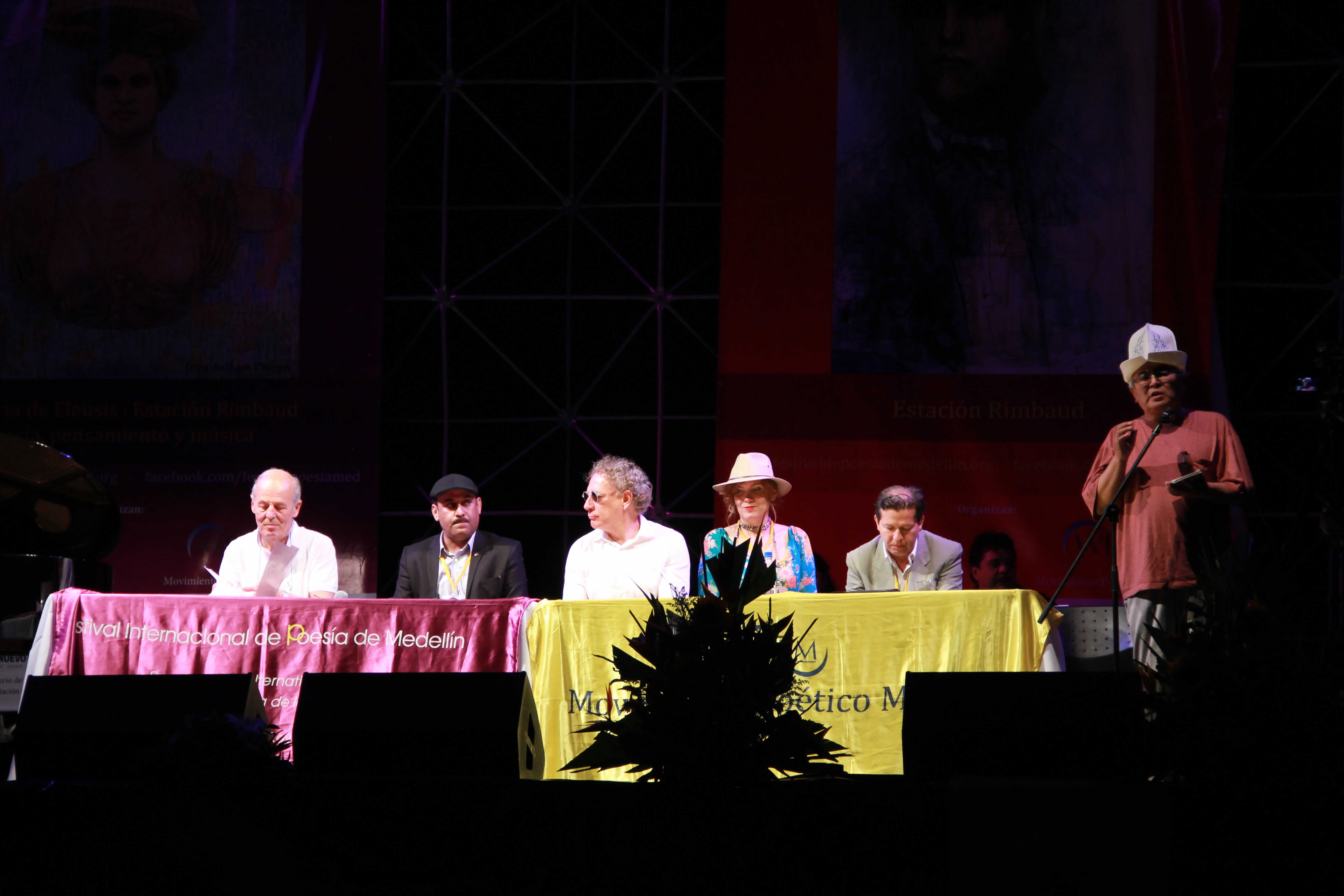 Mesa 7:
Emilio Coco (Italia), Ali Al Hazmi (Arabia Saudita), Juan Carlos Mestre (España), Judith Crispin (Australia), Juan Carlos Galeano (Colombia), Akbar Ryskulov (Kirguistán).
. © Nidia Naranjo