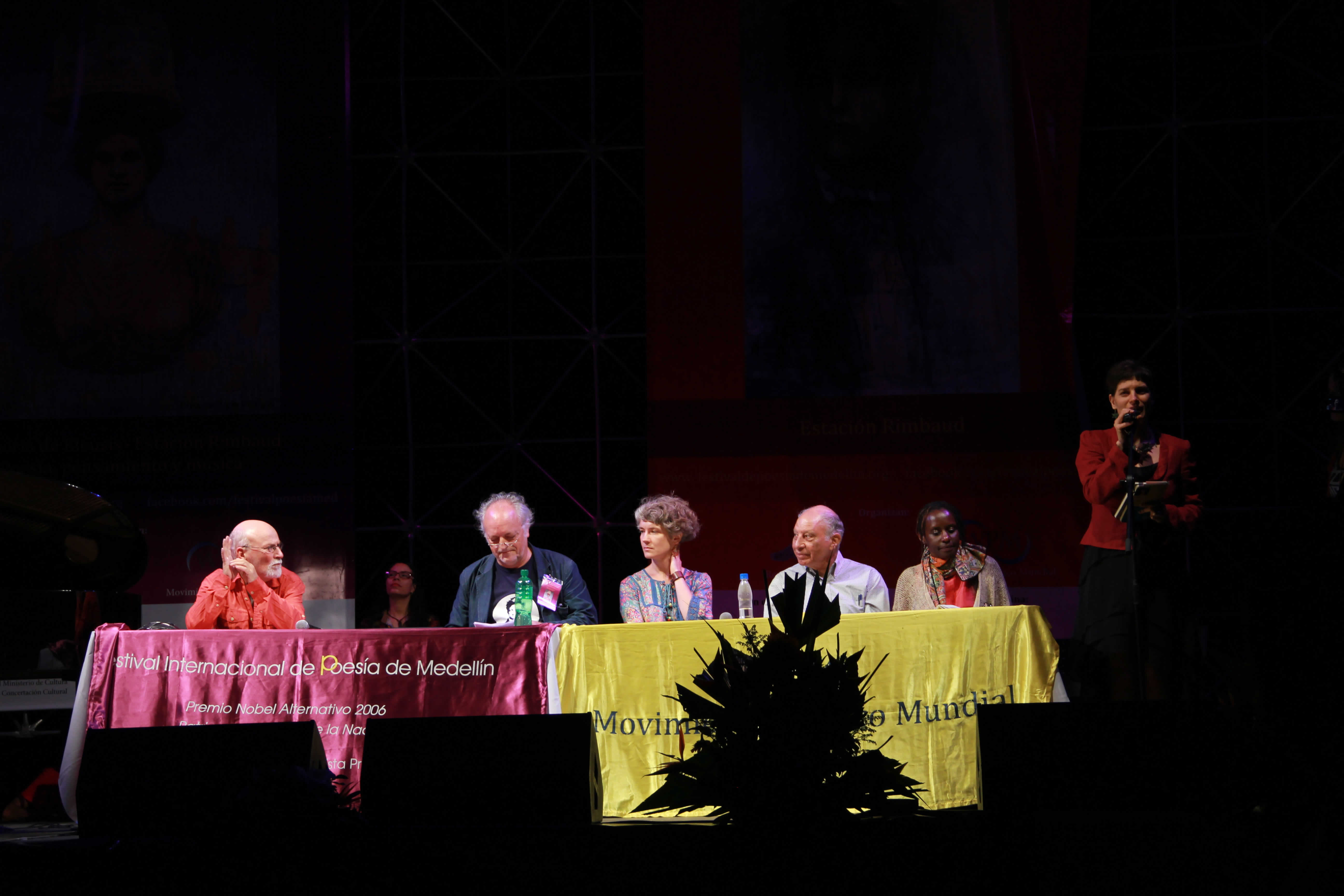 Antonio Trujillo (República Bolivariana de Venezuela), Alain Borer (Francia), Krystyna Dabrowska (Polonia), Keki Daruwalla (India), Juliane Okot Bitek (Uganda) y Barbara Pogacnik (Eslovenia). © Nidia Naranjo
